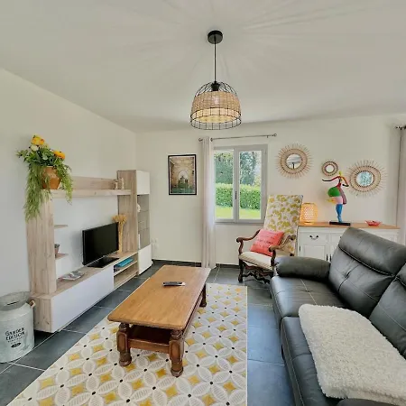 Hébergement de vacances Maison De Plain-pied, Avec Climatisation, à 700 M Du Centre De *
