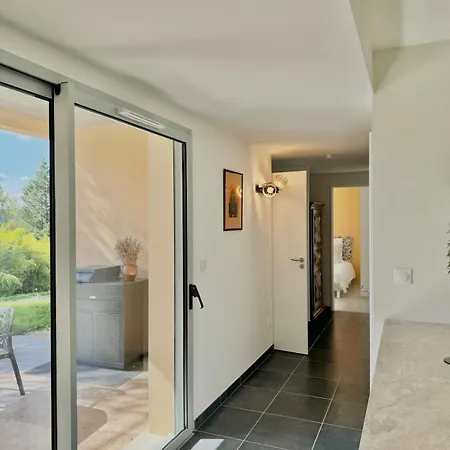 Maison De Plain-pied, Avec Climatisation, A 700 M Du Centre De