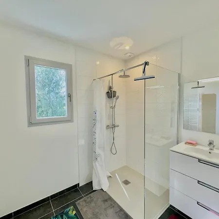Maison De Plain-pied, Avec Climatisation, A 700 M Du Centre De Semesterbostad *