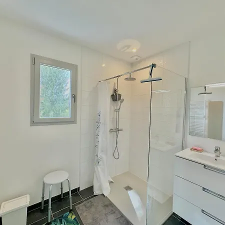 Maison De Plain-pied, Avec Climatisation, à 700 M Du Centre De Hébergement de vacances