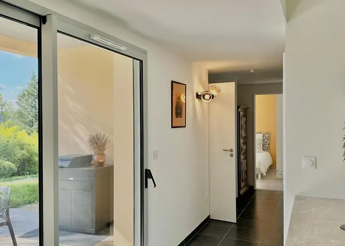 Maison De Plain-pied, Avec Climatisation, A 700 M Du Centre De